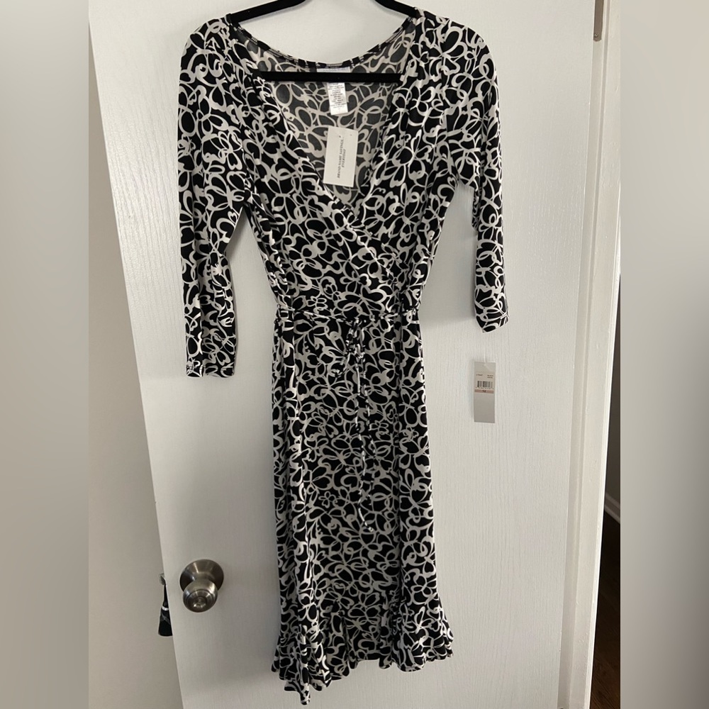 London Times, Black and white, faux wrap, surplice dress with tie. Size 12 NWT
